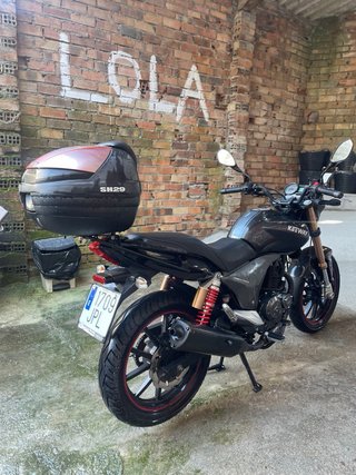 Keeway RKV 125 Naked Negra