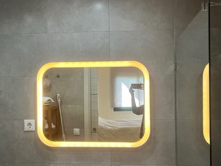 Espejo moderno con luz LED