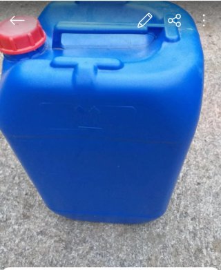 Garrafas azules de plástico