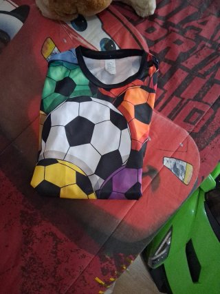 Camiseta de fútbol con estampado de balones