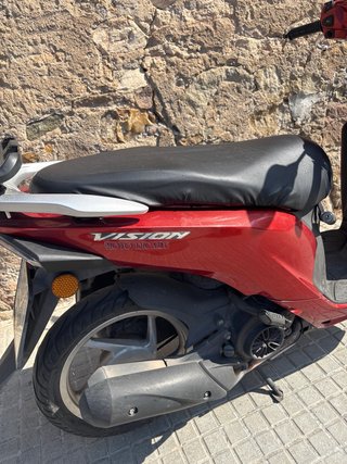 Honda Vision 110cc Roja Scooter