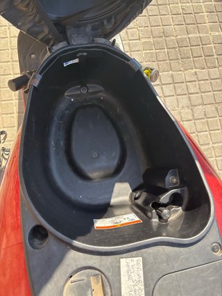 Honda Vision 110cc Roja Scooter