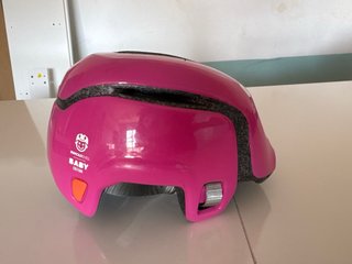 Casco rosa infantil