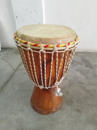 Djembé Tambor de percusión tradicional africano