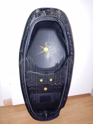 Rueda y asiento moto Sym