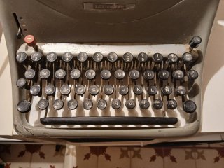Máquina de escribir Hispano Olivetti