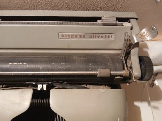 Máquina de escribir Hispano Olivetti