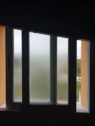 Ventana de aluminio de 70 x 70