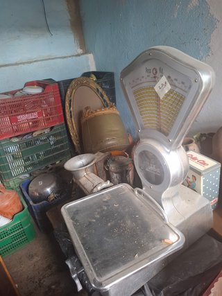 Raccolta di oggetti d'antiquariato / vintage