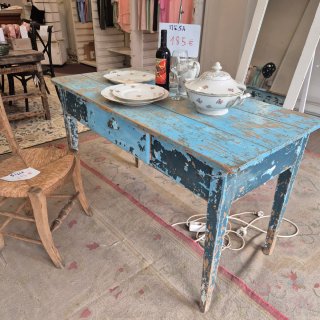 Mesa antigua de cocina azul decapado