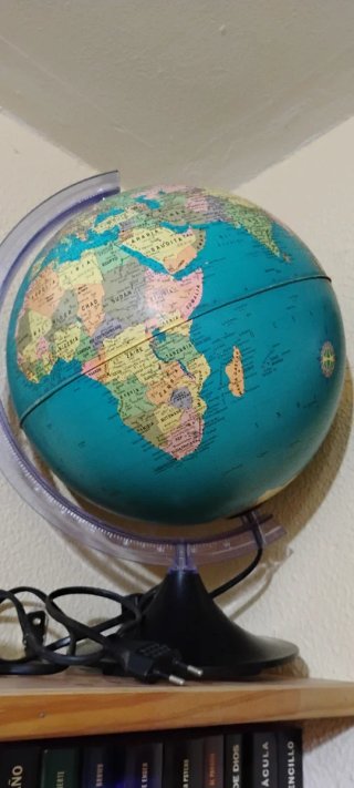 Globo terráqueo con luz