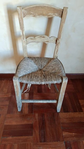 Silla de madera para restaurar