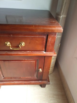 2 mesitas de noche de madera