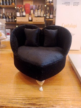Divanetto porta gioie a forma di cuore