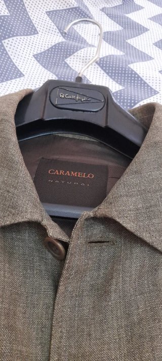 Traje Caramelo Verde Oliva. Lino Natural 100%.