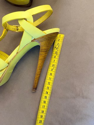 Sandalias Yves Saint Laurent Tribute Amarillas