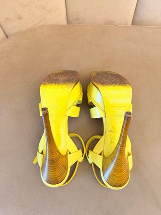 Sandalias Yves Saint Laurent Tribute Amarillas