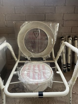 Silla de inodoro con asiento y respaldo