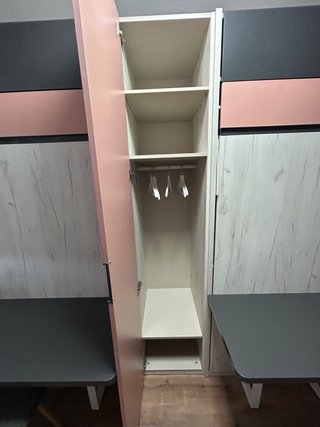 Cama abatible con escritorio y armario