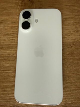 iPhone 16 Blanco y Negro