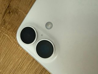 iPhone 16 Blanco y Negro