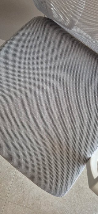 Silla de oficina giratoria blanca y gris