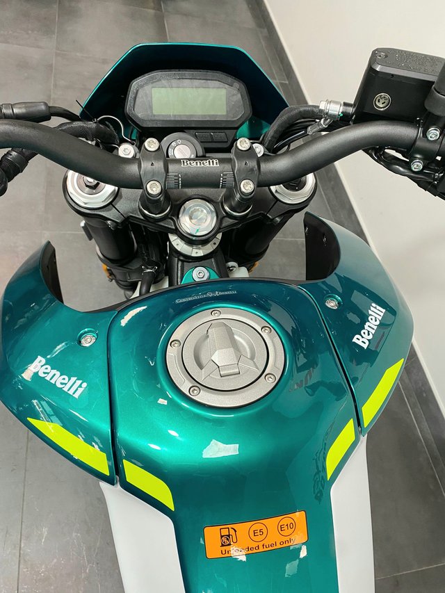 Benelli BKX 125S Supermotard