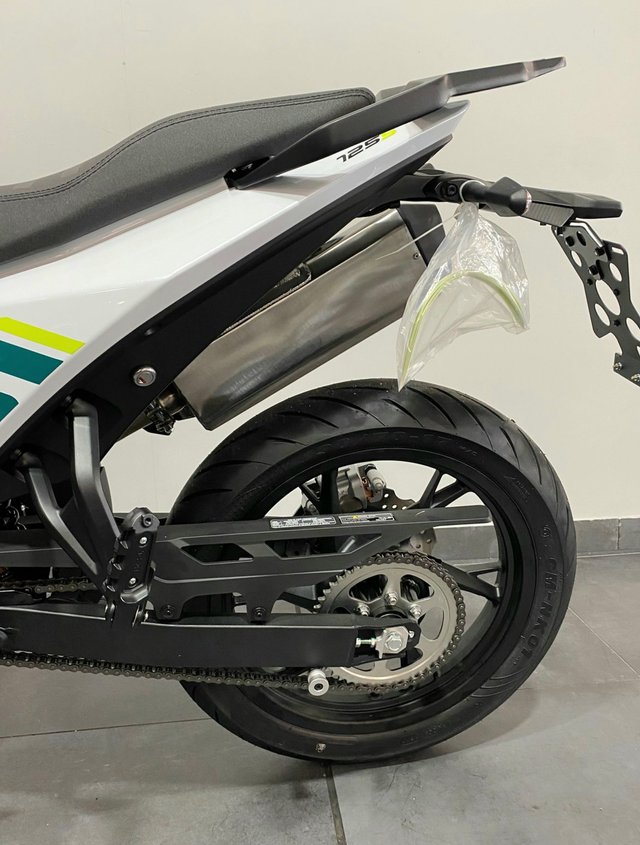 Benelli BKX 125S Supermotard