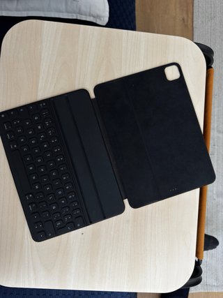 iPad Pro 11 3ª Gen Plata with keyboard and pencil