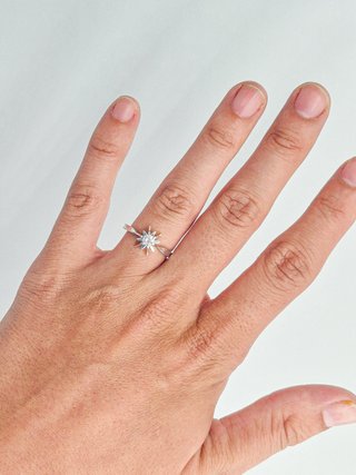 049-01-00281 Anillo Oro Blanco 18K Diamante