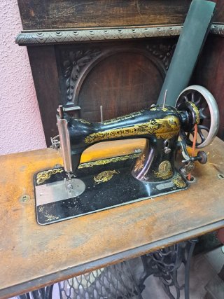 Máquina de coser Singer antigua