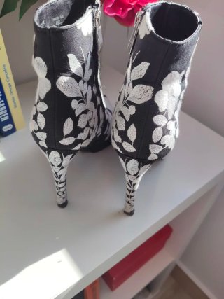 Botines Zara bordados florales T38