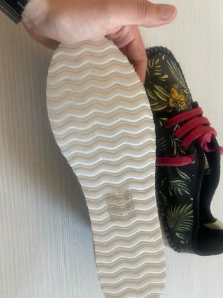 Zapatillas con estampado floral y cordones NUEVAS