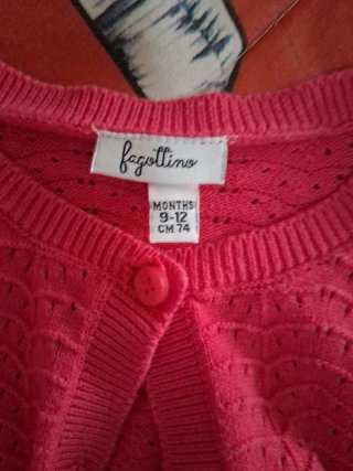 Chaqueta bebé rosa tejida