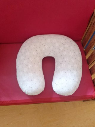 Cojín de lactancia con estrellas