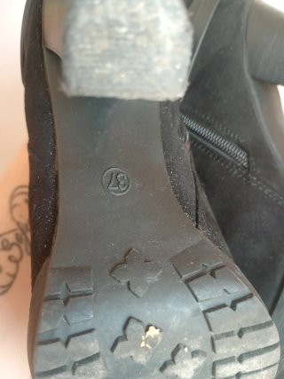 Botas de ante negras con tacón