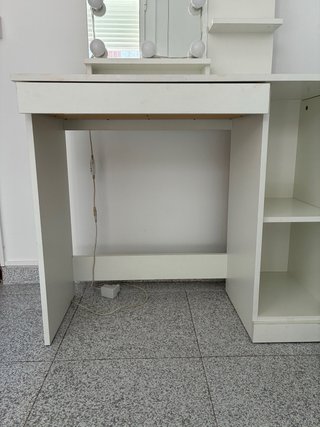 Tocador con espejo y luces LED