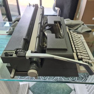 Máquina de escribir Olivetti Linea 98