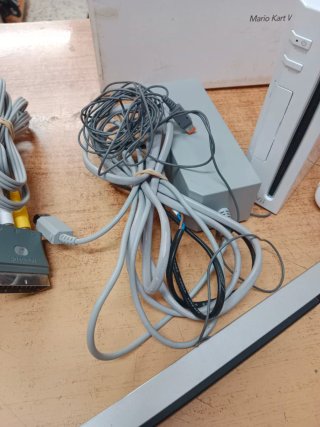 CONSOLA NINTENDO WII MANDO NUNCHUCK Y CABLES