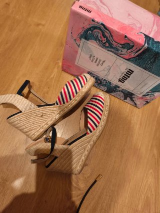 Sandalias MTNG Cuña Rayas Azul/Rojo