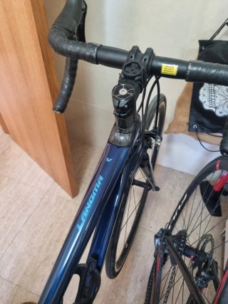 Bicicleta de carretera de carbono Liv azul