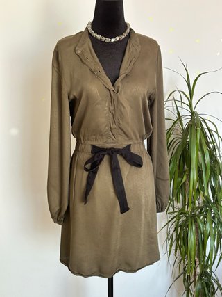 Vestido verde militar corto