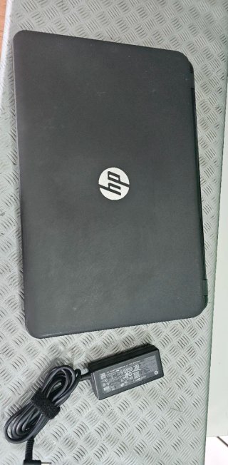 Portátil HP 15-r245 Intel i3