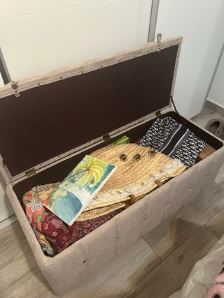 Banco pie de cama con almacenaje beige
