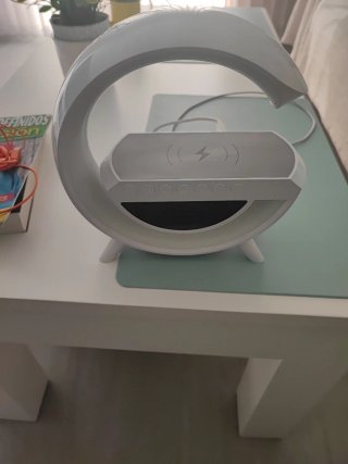 Radio Despertador con Luz y Cargador Móvil