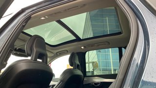 VOLVO 692 D4 Momentum 7 asientos