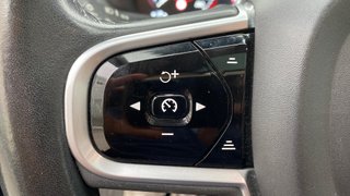 VOLVO 692 D4 Momentum 7 asientos