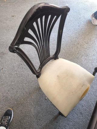Tavolo allungabile in legno con 4 sedie