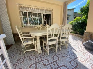 Mesa y 6 Sillas Comedor (Precio negociable)