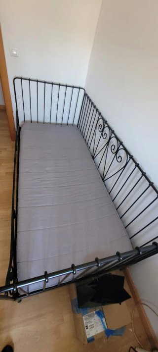 Cama Diván Ikea Negra con Colchon Gris Medal